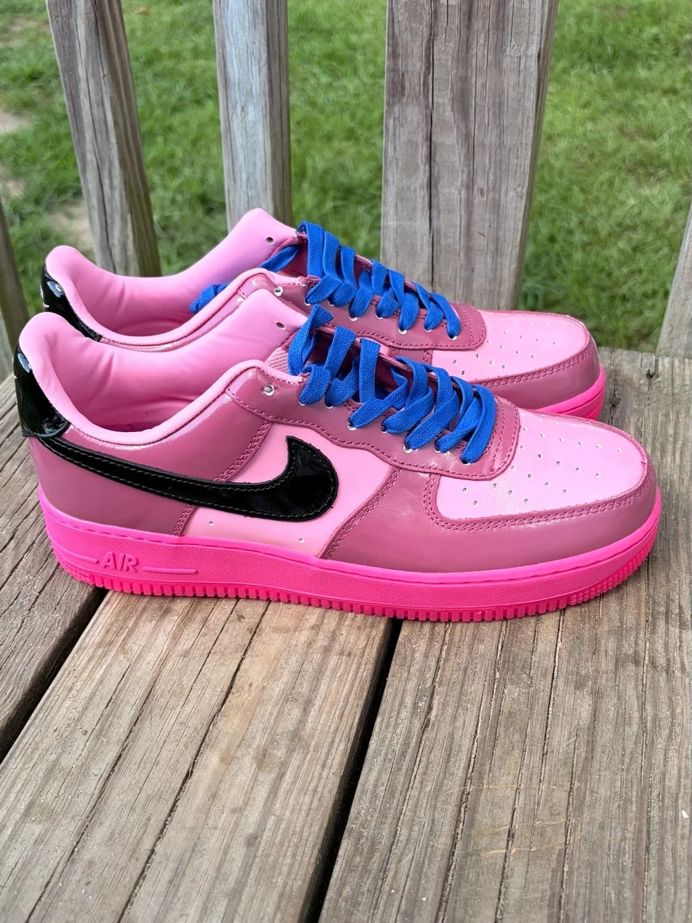 Kids Pink & Black Low-Top Sneakers with Blue Laces